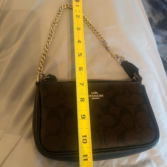👛Coach Signature Canvas purse with chain handle:EUC. Rarely used. - Picture 9 of 15